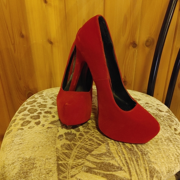 Platform high heels - Picture 2 of 5